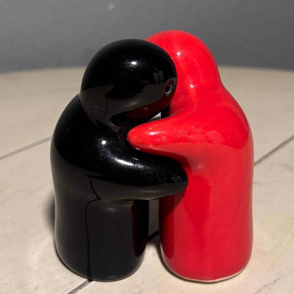 Black and Red Hugging Salt and Pepper Shakers
